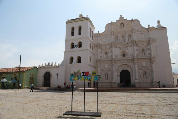 ¡Comayagua religiosa con templos coloniales!