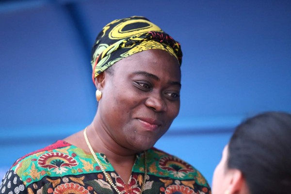 Miles de feligreses llenan el estadio de misericordia