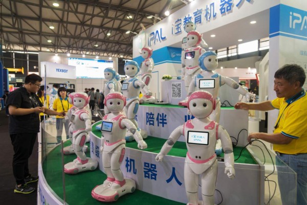 Crean 'hermano” robótico para niños en China