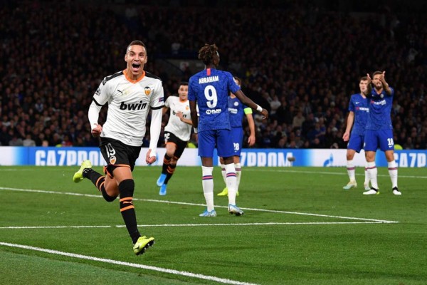 Video: El Valencia dio la sorpresa al vencer al Chelsea en Inglaterra