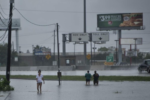 Harvey dejó dos muertos y una docena de heridos en Texas