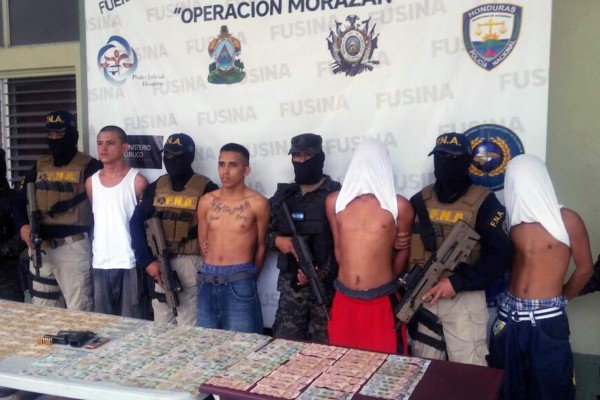 Detienen a cuatro pandilleros con dinero de extorsión en Chamelecón