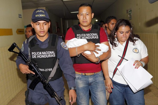 Ángeles Milagros ya fue entregada a sus padres