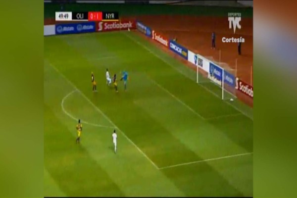 Video: El increíble mano a mano que falló Costly frente al Red Bulls