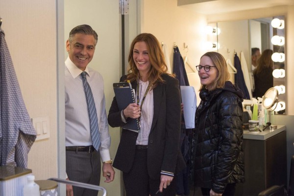 UNDATED -- BC-HOLLYWOOD-WATCH-JODIE-FOSTER-ART-NYTSF — Director Jodie Foster (right) talks with George Clooney and Julia Roberts on the set of her new film, the thriller “Money Monster.” (CREDIT: Photo by Atsushi Nishijima. Copyright 2016 Columbia Tristar.)--ONLY FOR USE WITH ARTICLE SLUGGED -- BC-HOLLYWOOD-WATCH-JODIE-FOSTER-ART-NYTSF -- OTHER USE PROHIBITED.
