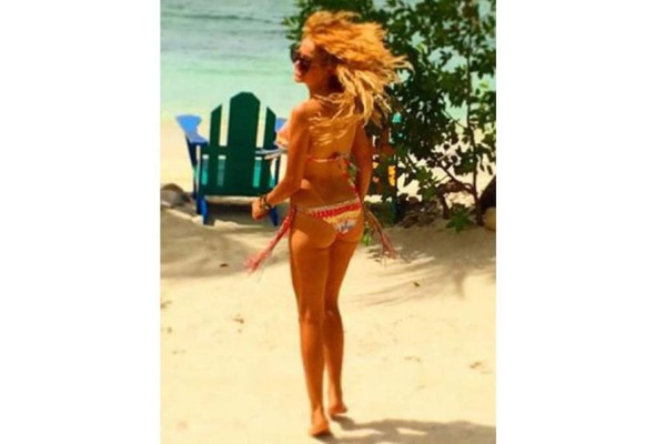 Paulina Rubio publica foto sensual en bikini