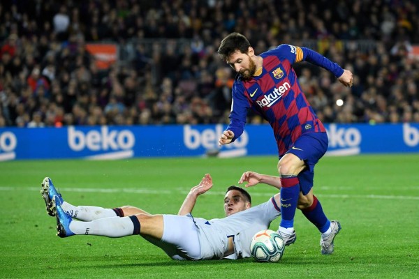 El Barcelona busca renovar a Messi en medio de un caos interno