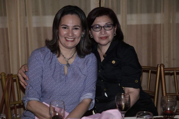 Obsequios y alegría para la cumpleañera