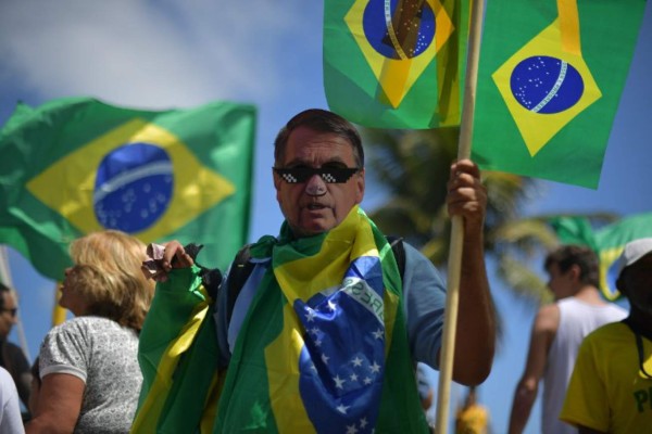 Brasileños votan 'contra la corrupción' o 'contra el odio'
