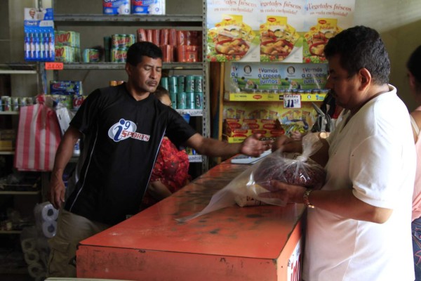 Frijoles siguen caros en mercados sampedranos