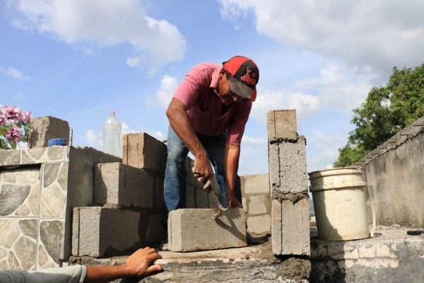 Escucharon gritos dentro de la tumba, creen que la enterraron aún con vida