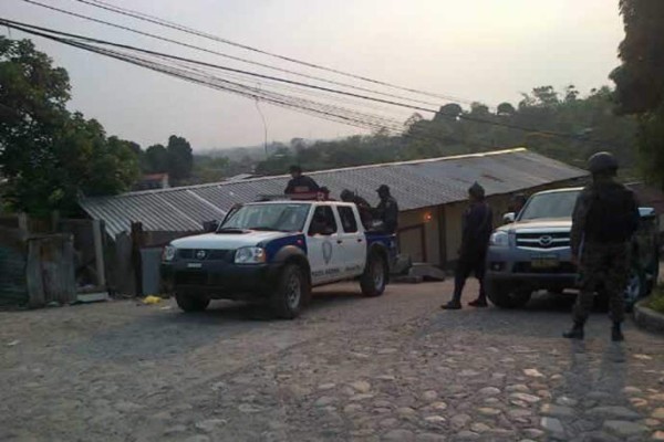 70 personas detenidas en allanamientos en La Ceiba