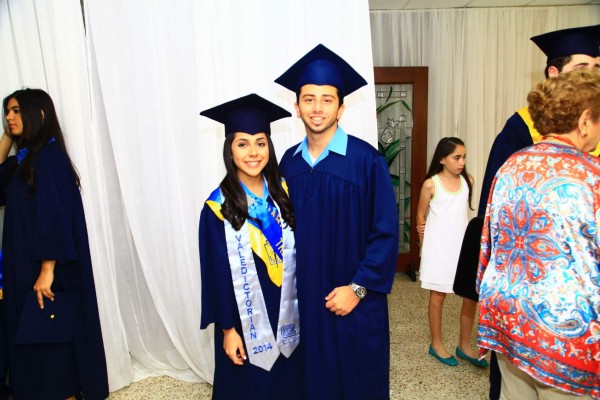 Alumnos de la Escuela Internacional Sampedrana se gradúan