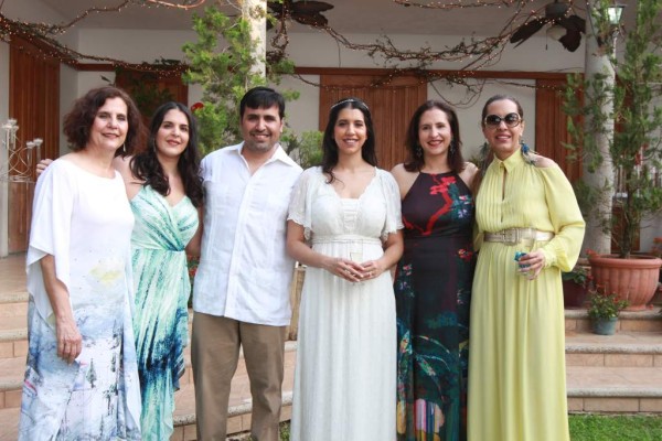 María Eugenia, Laura, Antonio, Andrea, Ana y María Eugenia Handal