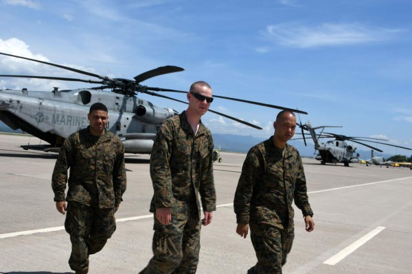 Members of the Special Purpose Marine Air-Ground Task Force - Southern Command (SPMAGTF-SC) walk at the U.S. air base in Palmerola, Comayagua, 80 kms north of Tegucigalpa, on June 6, 2017. Members of the U.S. Marines announced Tuesday during a joint military operation that they will help combat crime in Belize, El Salvador, Guatemala and Honduras, and provide humanitarian and disaster assistance, from the Palmerola air base. / AFP PHOTO / ORLANDO SIERRA