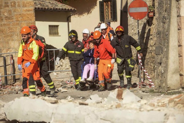 Un fuerte terremoto sacude el centro de Italia