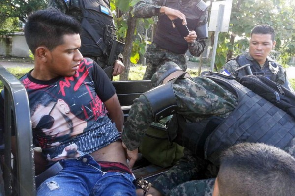 Arrestan a supuesto sicario tras enfrentamiento con Policía Militar