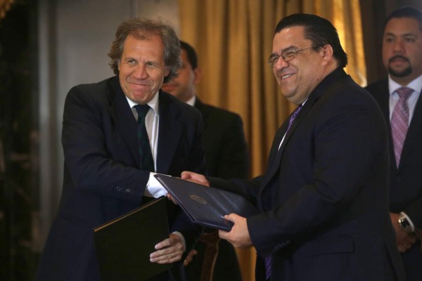 Corrales se reúne hoy con Luis Almagro de OEA para darle carta sobre el diálogo