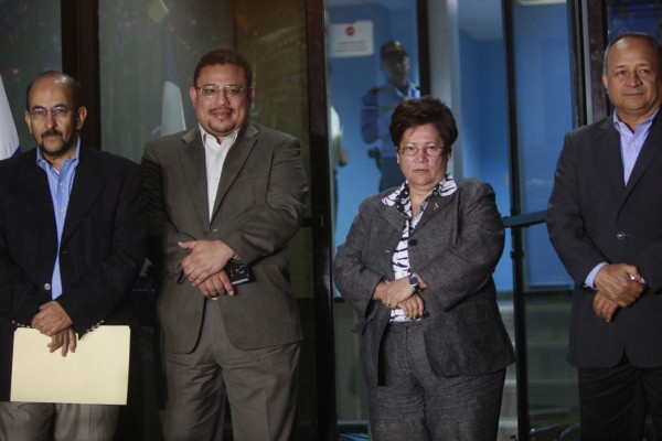 Comisionados en reunión con Ministro y Comisión de Depuración