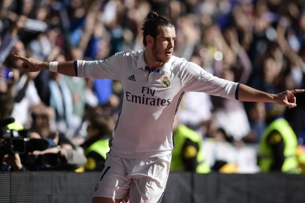 Gareth Bale mantiene al Real Madrid líder de la Liga