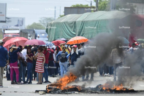 Maestros y médicos protestan en San Pedro Sula y Tegucigalpa