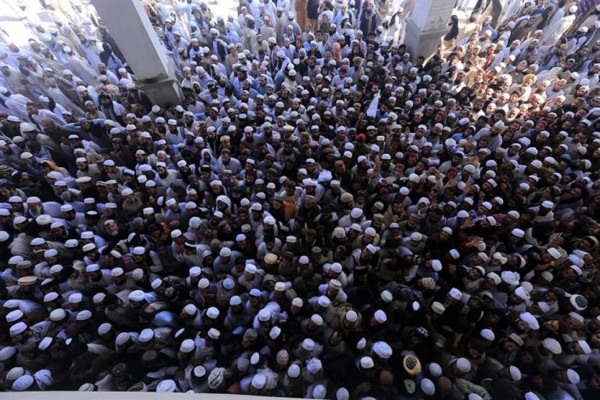 Los talibanes afganos calificaron de pérdida 'irreparable' para el mundo musulmán la muerte del clérigo Sami ul Haq, conocido como el padre paquistaní de los insurgentes y asesinado ayer en su casa próxima a Islamabad. EFE