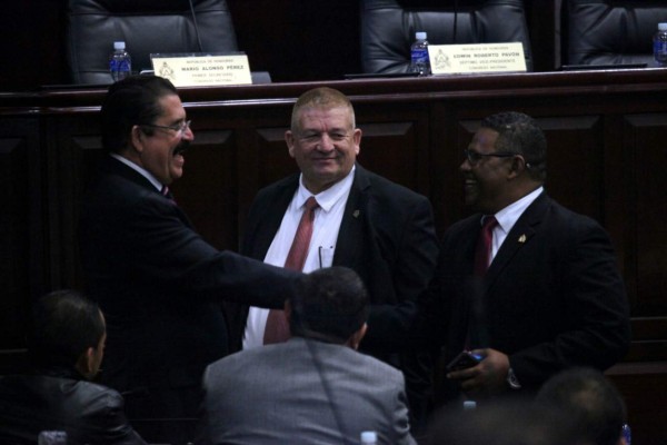 Larga espera en el Congreso para quinta votación de magistrados