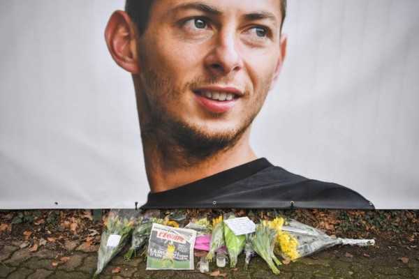 Familiares de Emiliano Sala claman que siga búsqueda