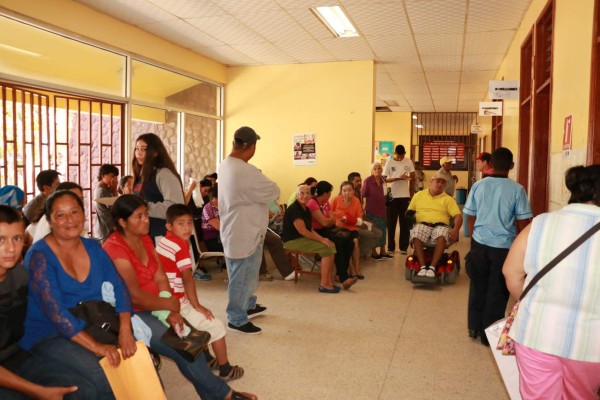 Brigada médica llega a Hospital Santa Teresa de Comayagua