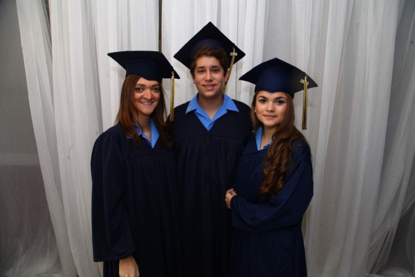 Alumnos de la Escuela Internacional Sampedrana se gradúan