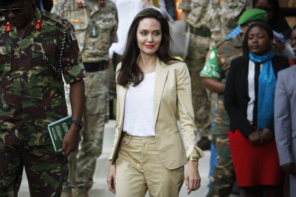 Angelina Jolie apoya a niñas refugiadas en Kenia por violencia sexual