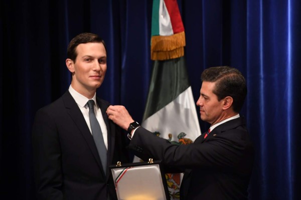 Peña Nieto condecora a Jared Kushner con la Orden Mexicana del Águila Azteca