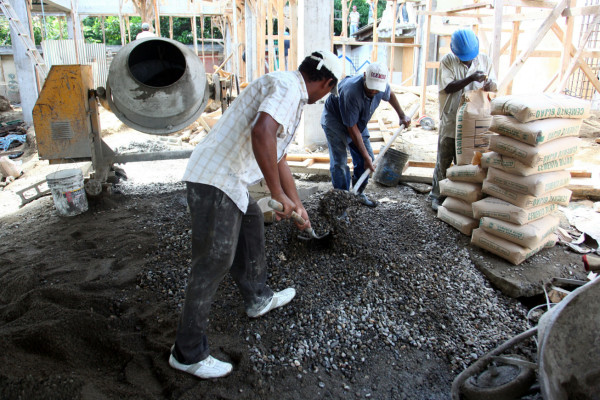 Más hondureños reciben salario mínimo