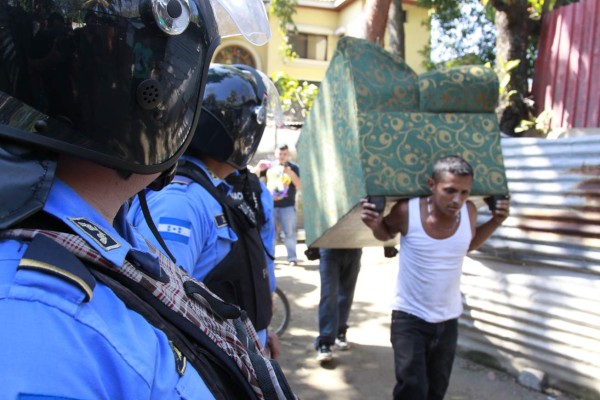 Desalojo pacífico a pobladores de terrenos de la Unah-VS