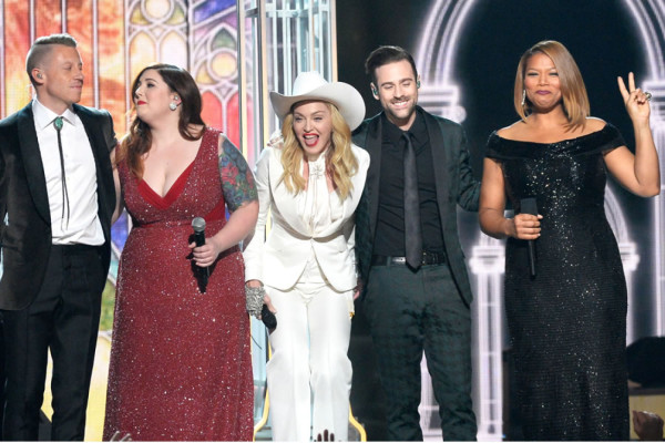 33 parejas se casan durante los Grammy 2014