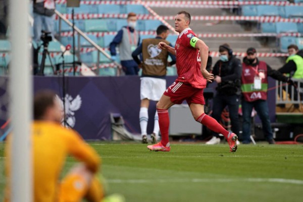 Russia's forward Artem Dzyuba celebrates after scoring the team's second goal during the FIFA World Cup Qatar 2022 qualification football match Russia v Slovenia at the Fisht Stadium in Sochi on March 27, 2021. (Photo by Dimitar DILKOFF / AFP)
