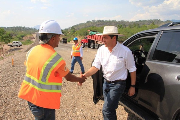 Presidente Hernández constata avances del corredor seco en Comayagua