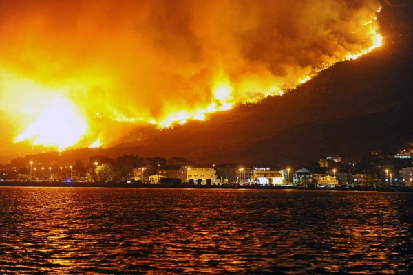 Los incendios forestales arden sin tregua en Canadá  