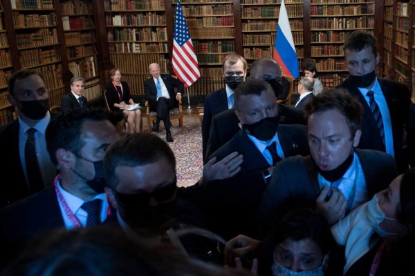 Seguridad de Putin impide a prensa de EEUU ingresar a cumbre con Biden