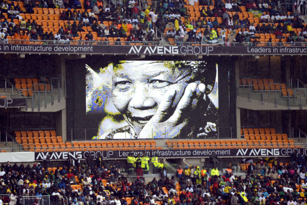 Mandatarios y sudafricanos rinden tributo a Mandela en su funeral