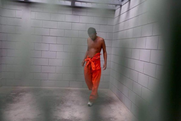 Reos peligrosos en Honduras pasan del paraíso al infierno con nueva cárcel  