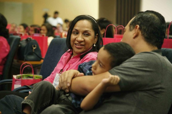 Sector de la maquila se une a la lucha contra el cáncer de mama en el país