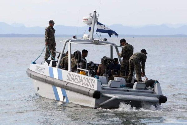 Decomisan barco con más de un millón de lempiras y miles de dólares en Colón