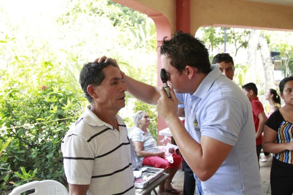 En el parque atienden problemas de la vista