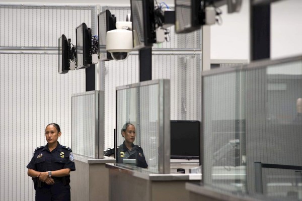 Juez detiene la deportación de un hondureño de 16 años por razones de salud