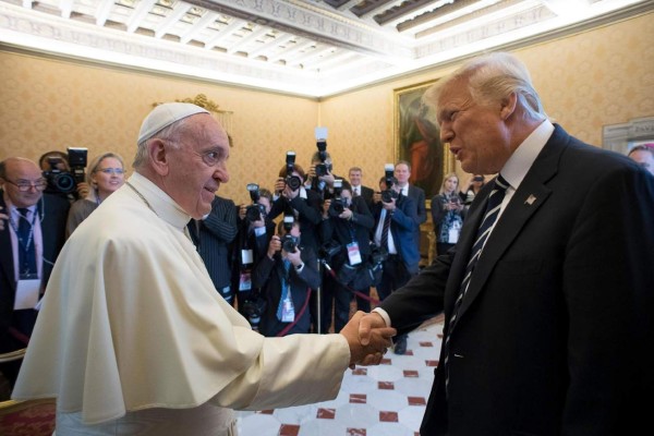 Papa Francisco recibe a Trump con un 'welcome'