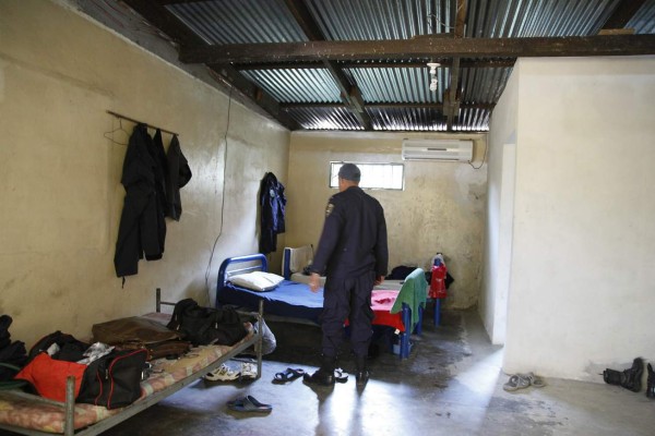 Abandonada la reparación de postas policiales en La Ceiba