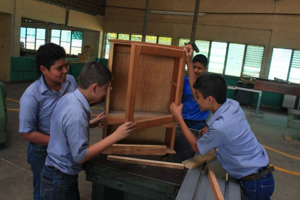 Estudiantes de media podrán impulsar sus mypimes con fondos de 'Tu banca joven”