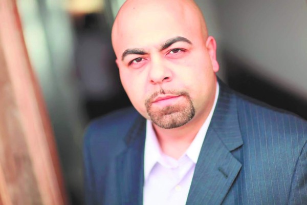 Hondureño Óscar Gale, de barbero a actor en Hollywood