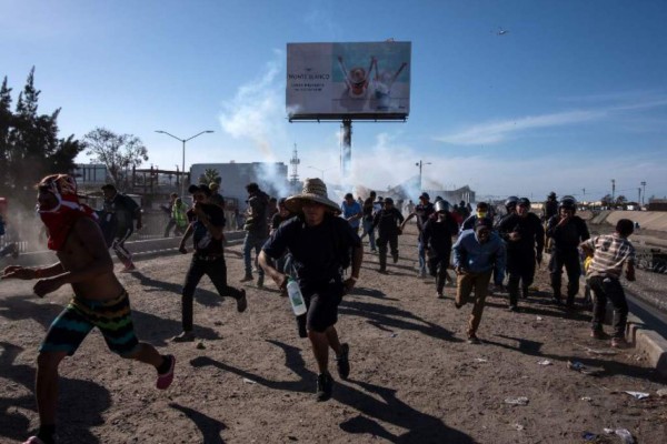 México le pide a EEUU que investigue el uso de gases lacrimógenos contra migrantes en la frontera